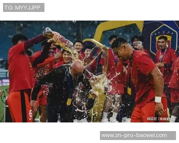 新赛季中超盛大开幕上海海港代表归还荣耀奖杯重燃战火激情